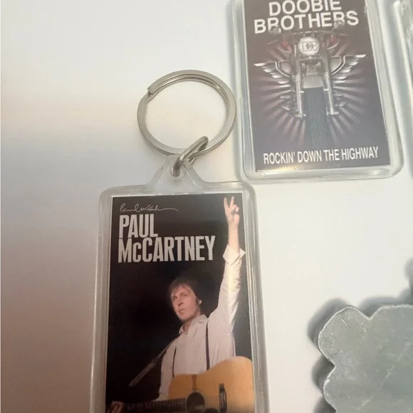 Band Tours Keychains - Picture 3 of 7